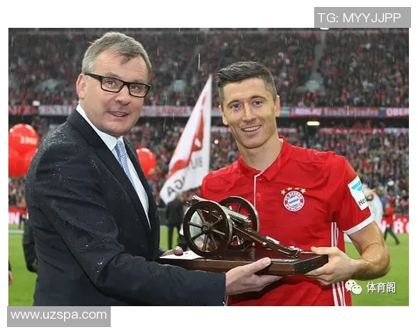 莱万领衔球队新征程展现个人魅力与团队精神的完美结合